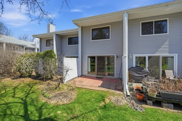 $1,800 | 555 Russell Road, Unit E29, Westfield, MA 01085