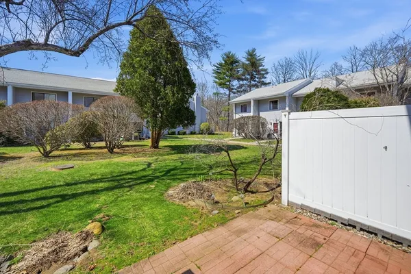 $1,800 | 555 Russell Road, Unit E29, Westfield, MA 01085