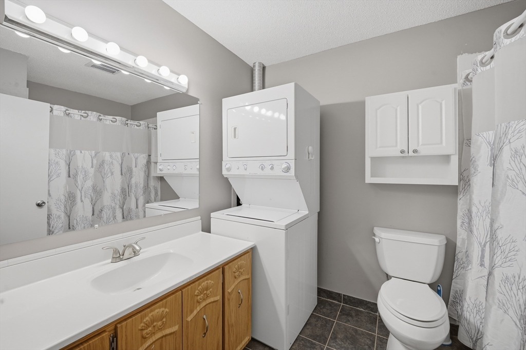 555 Russell Road, Unit E29 Westfield, MA 01085 - Photo 15 of 20