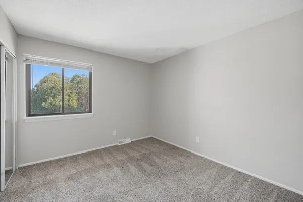 $1,800 | 555 Russell Road, Unit E29, Westfield, MA 01085