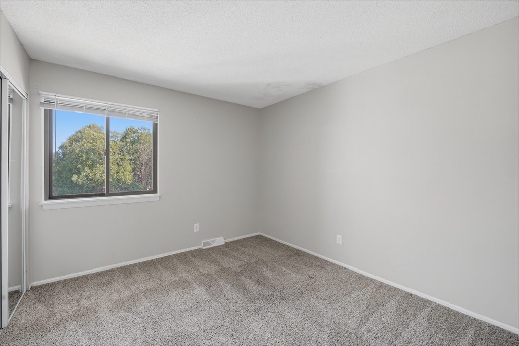 555 Russell Road, Unit E29 Westfield, MA 01085 - Photo 16 of 20