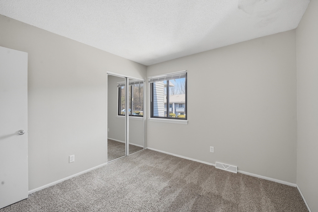 555 Russell Road, Unit E29 Westfield, MA 01085 - Photo 17 of 20