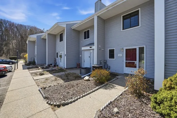 $1,800 | 555 Russell Road, Unit E29, Westfield, MA 01085