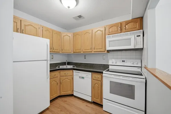 $1,800 | 555 Russell Road, Unit E29, Westfield, MA 01085