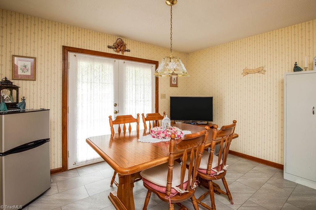 423 Walnut Grove Road Archdale, NC 27263 - Photo 5 of 25