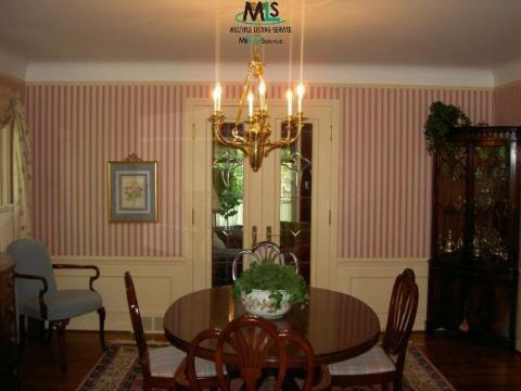 272 Cloverly Road Grosse Pointe, MI 48236 - Photo 3 of 9 853802-2.JPG