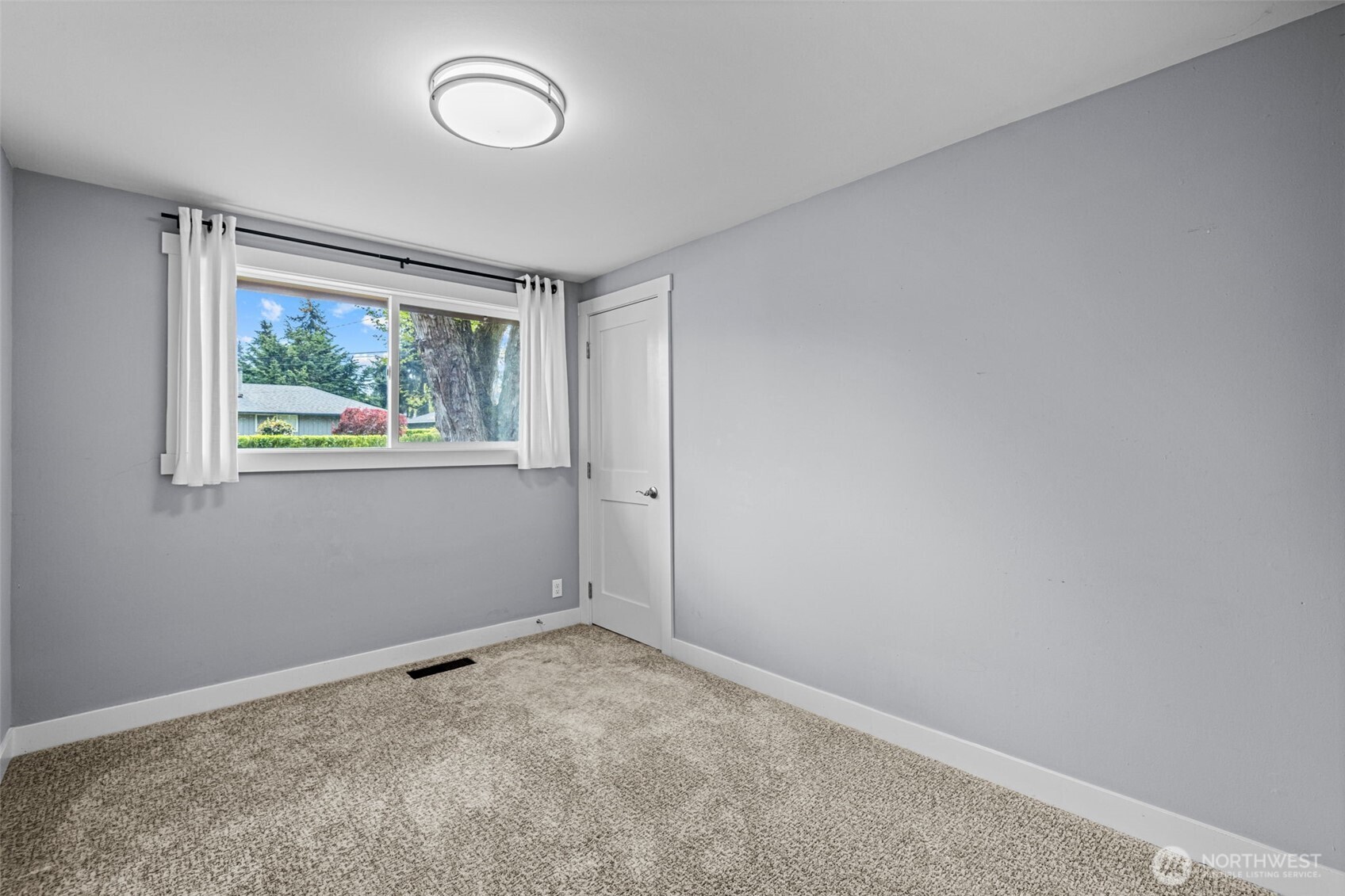 8629 223rd Street Southwest Edmonds, WA 98026 - Photo 20 of 40 an empty room with a window