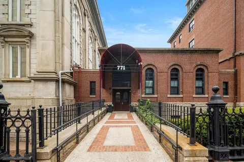 $1,099,900 | 771 Harrison Avenue, Unit 304, Boston, MA 02118