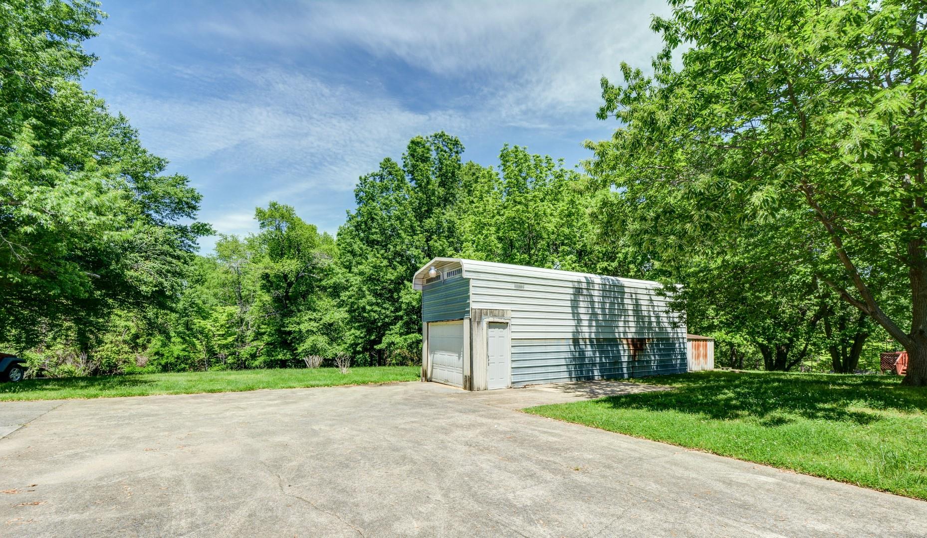 745 Pollard Road Clarksville, TN 37042 - Photo 7 of 30 RV parking garage