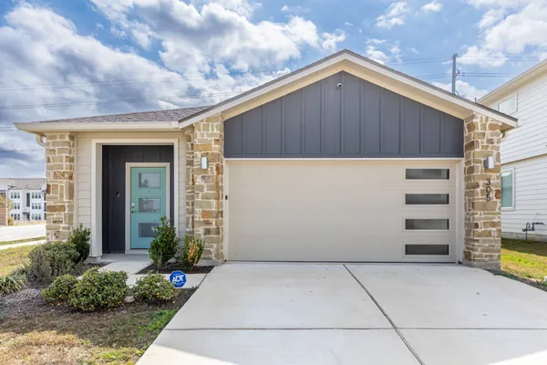 $1,800 | 305 Fairfax Avenue, San Marcos, TX 78666