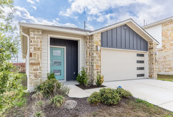 $1,800 | 305 Fairfax Avenue, San Marcos, TX 78666