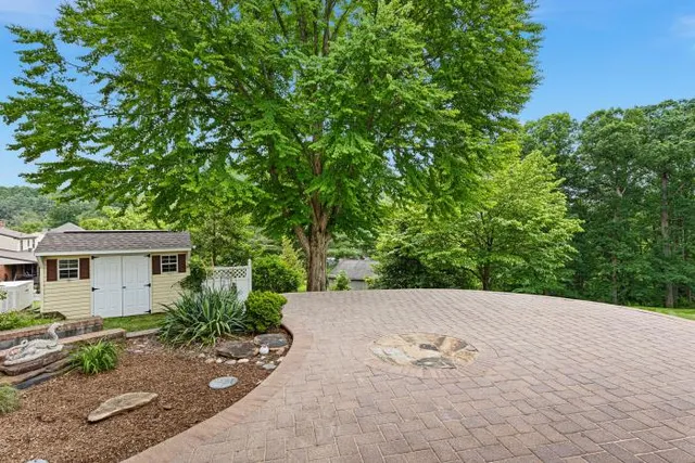 $895,000 | 536 Dawson Tract, Hockessin, DE 19707