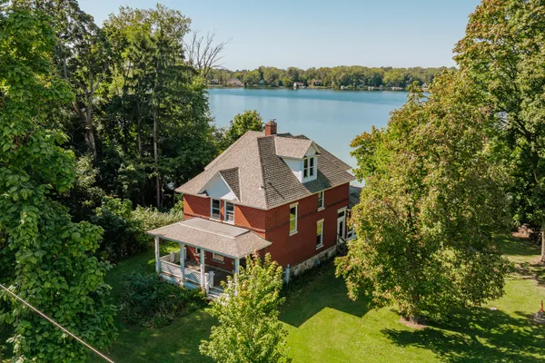 $4,550,000 | 329 South Golden Lake Road, Summit, WI 53066