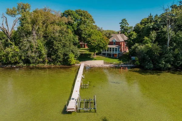 $4,550,000 | 329 South Golden Lake Road, Summit, WI 53066