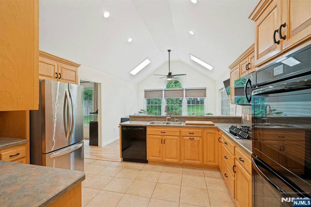 60 Sunnyside Road Mahwah, NJ 07430 - Photo 9 of 34 Gallery Image 9