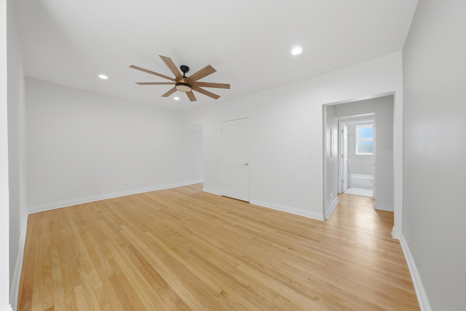 52 Forest Avenue, Unit 2N Riverside, IL 60546 - Photo 16 of 40 Gallery Image 16