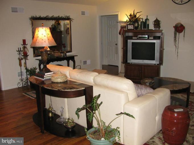 13726 Orchard Ridge Road Hancock, MD 21750 - Photo 15 of 30 Living Room