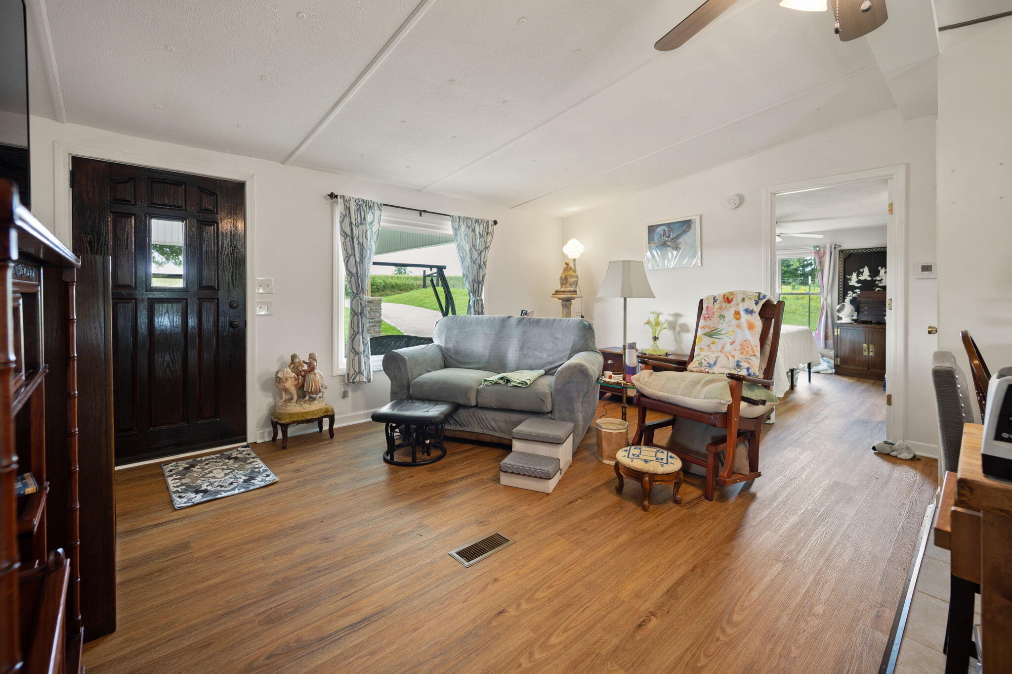 1450 Clear Fork Road Waynesburg, KY 40489 - Photo 9 of 23 Living Rm