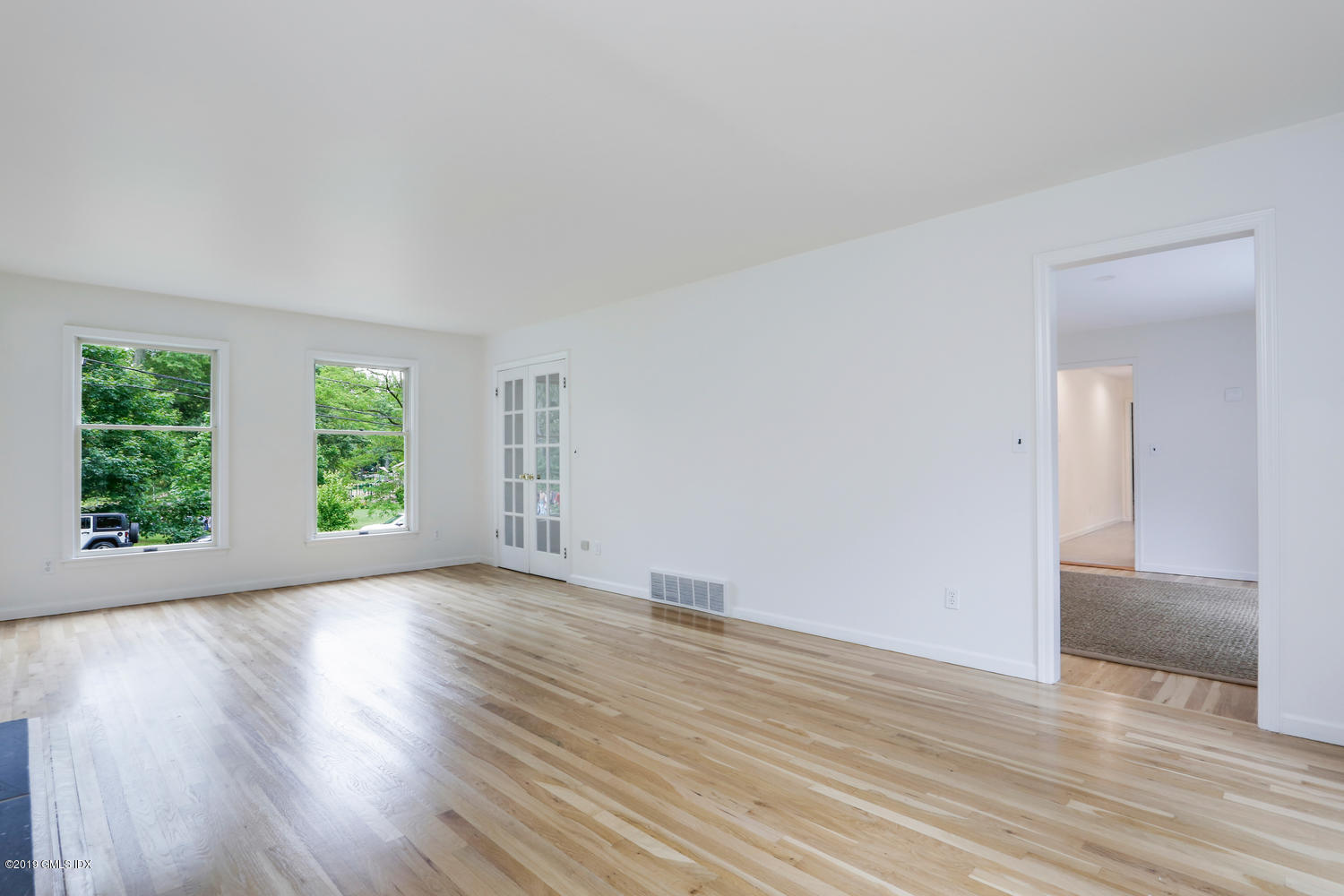 6 Coventry Lane Riverside, CT 06878 - Photo 7 of 28 Living Room