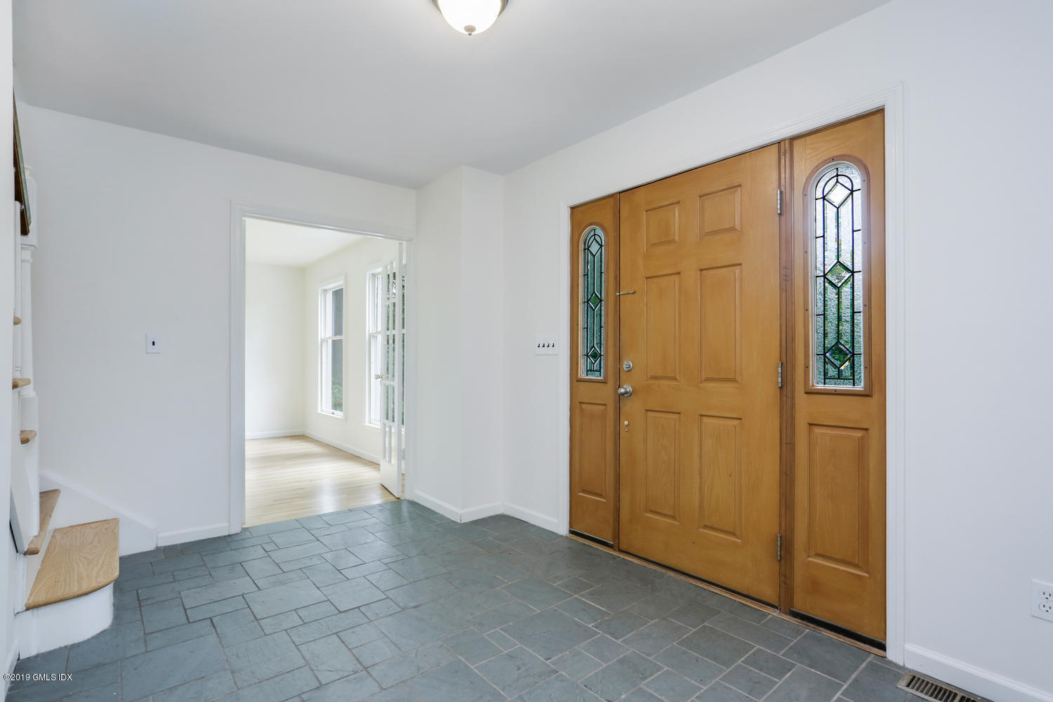 6 Coventry Lane Riverside, CT 06878 - Photo 8 of 28 Living Room