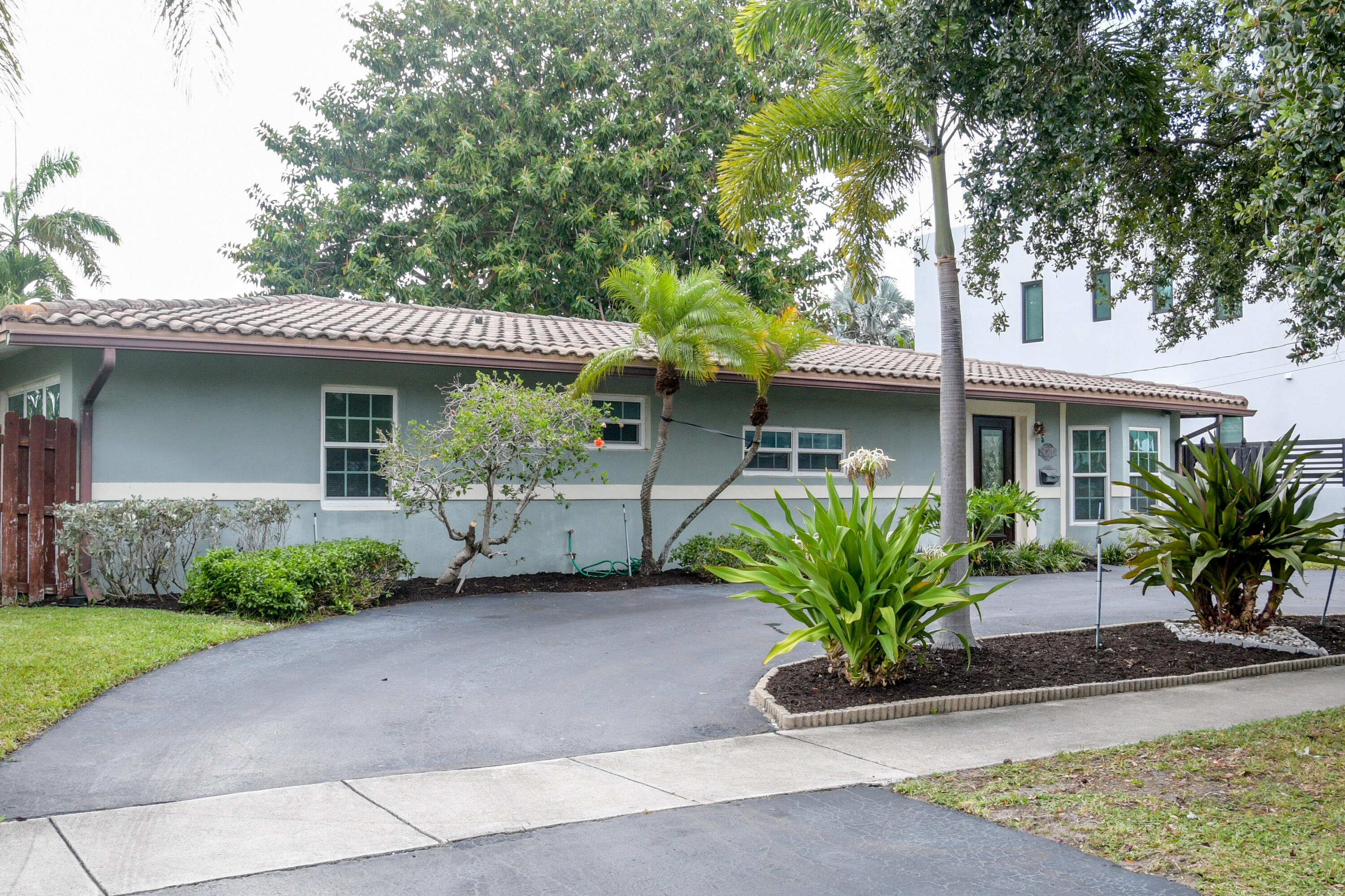 4931 Northeast 27th Avenue Lighthouse Point, FL 33064 - Photo 1 of 2 4931-4385