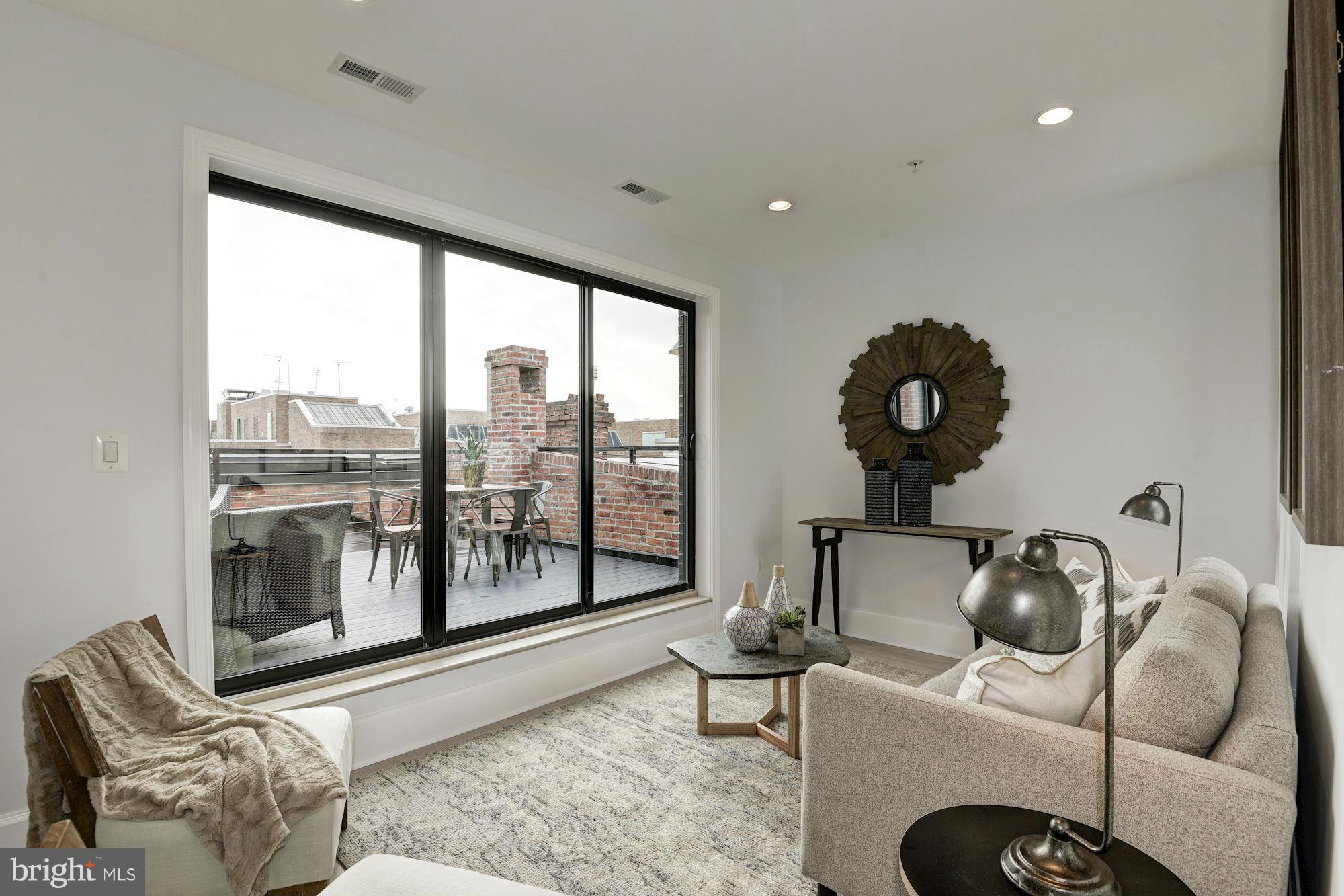 919 R Street Northwest, Unit 2 Washington, DC 20001 - Photo 11 of 16 Den