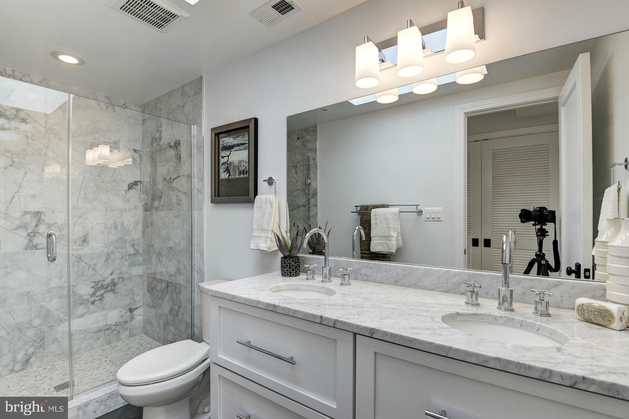 919 R Street Northwest, Unit 2 Washington, DC 20001 - Photo 13 of 16 Owner's Suite