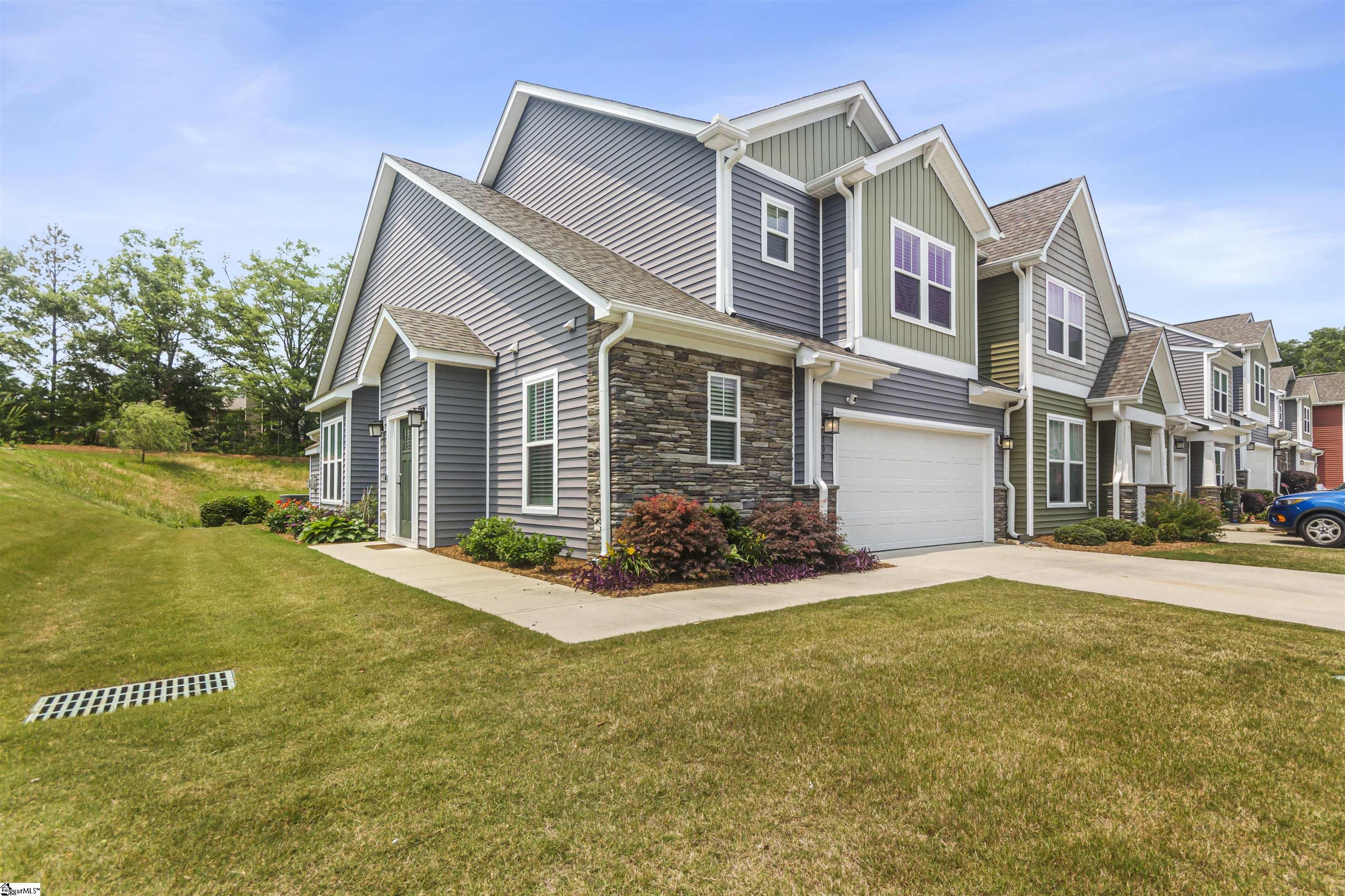 109 Creekhaven Lane Taylors, SC 29687 - Photo 2 of 30