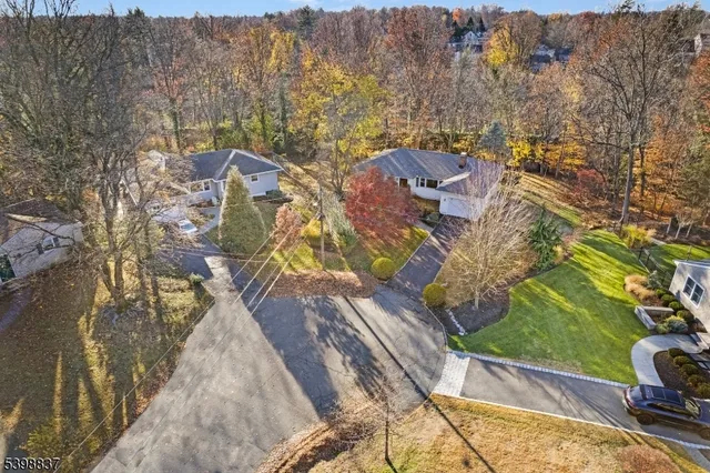 $829,000 | 17 Overhill Drive, Madison, NJ 07940