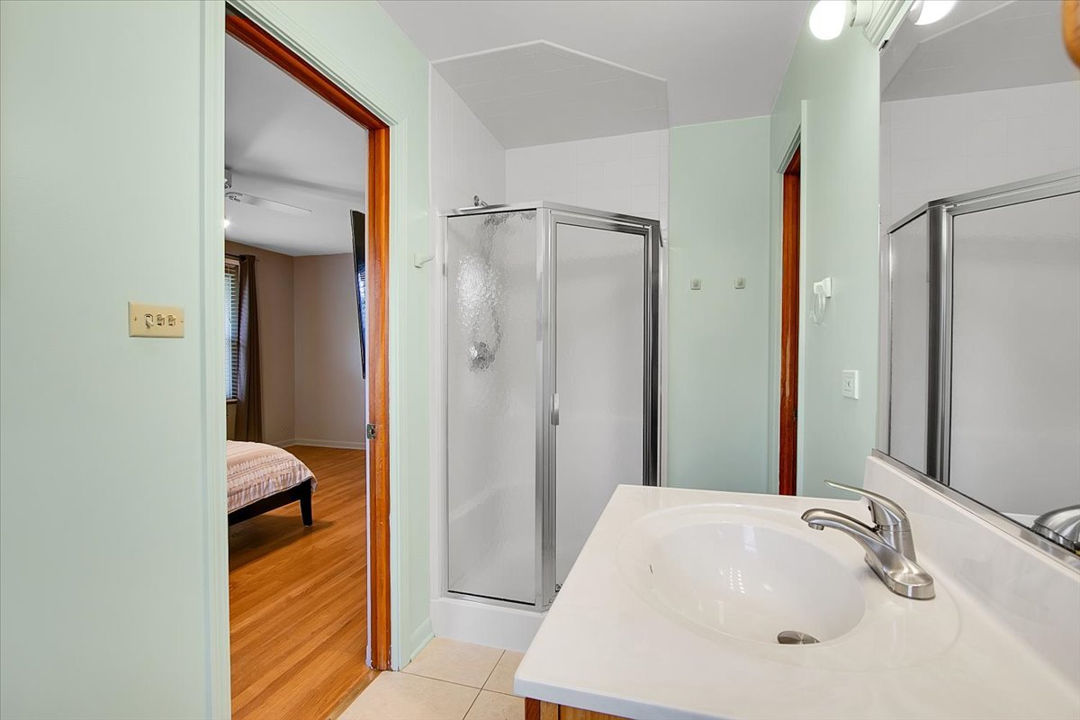 443 Lombard Road Itasca, IL 60143 - Photo 19 of 43 a bathroom with a bathtub and a sink