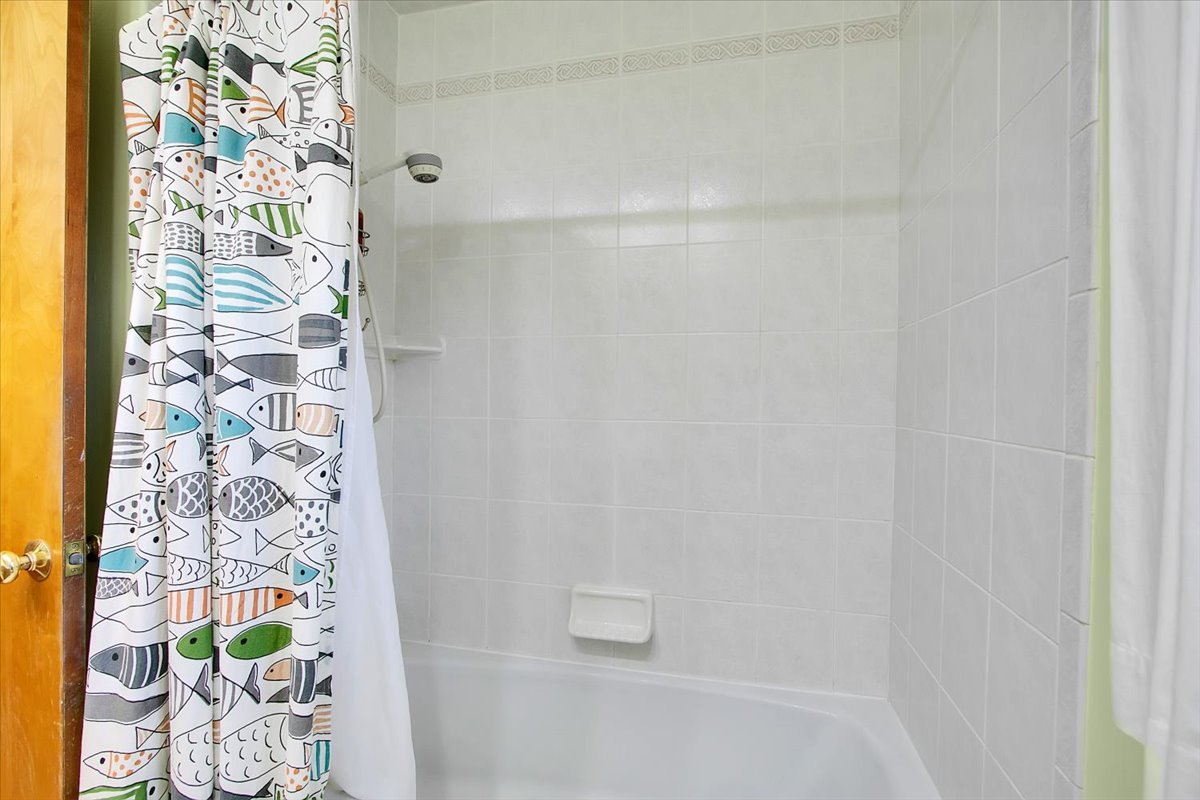 443 Lombard Road Itasca, IL 60143 - Photo 26 of 43 a bathroom with a bathtub and shower