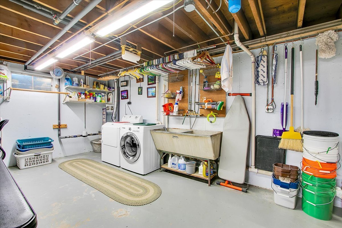 443 Lombard Road Itasca, IL 60143 - Photo 31 of 43 a utility room with lot of items