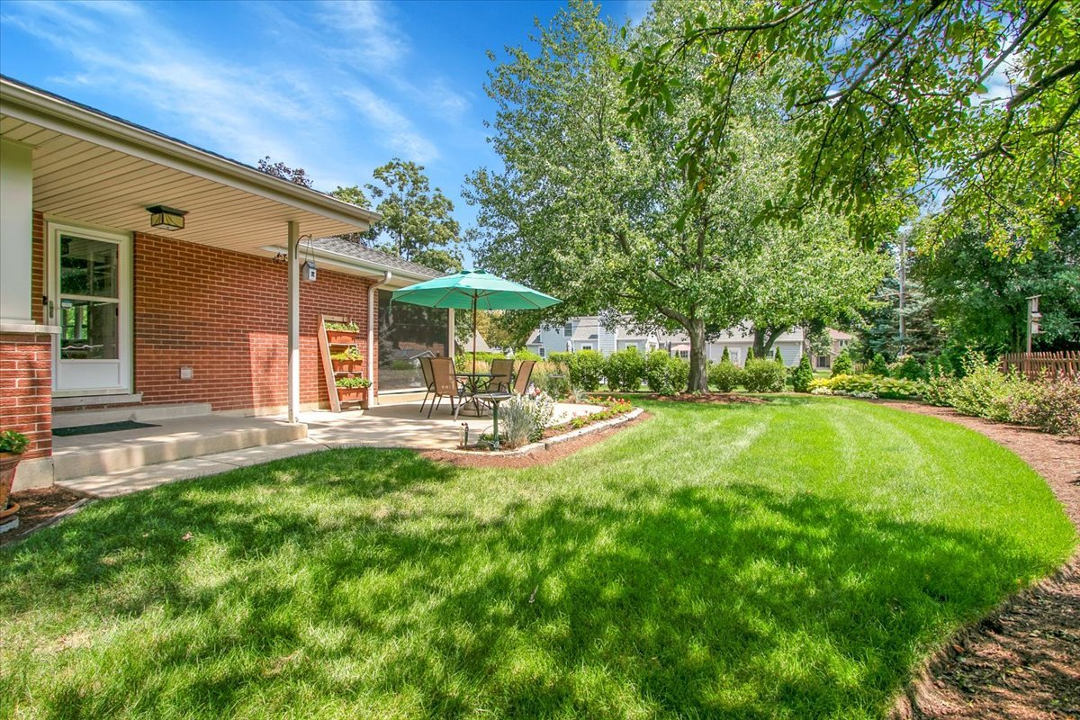 443 Lombard Road Itasca, IL 60143 - Photo 34 of 43 a view of a patio with table and chairs under an umbrella