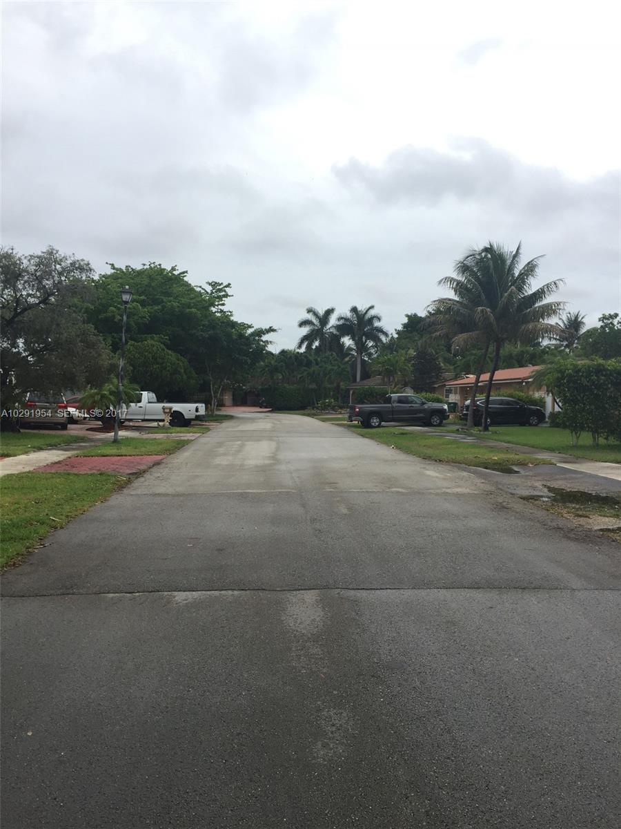 4552 Southwest 127th Court Miami, FL 33175 - Photo 2 of 19