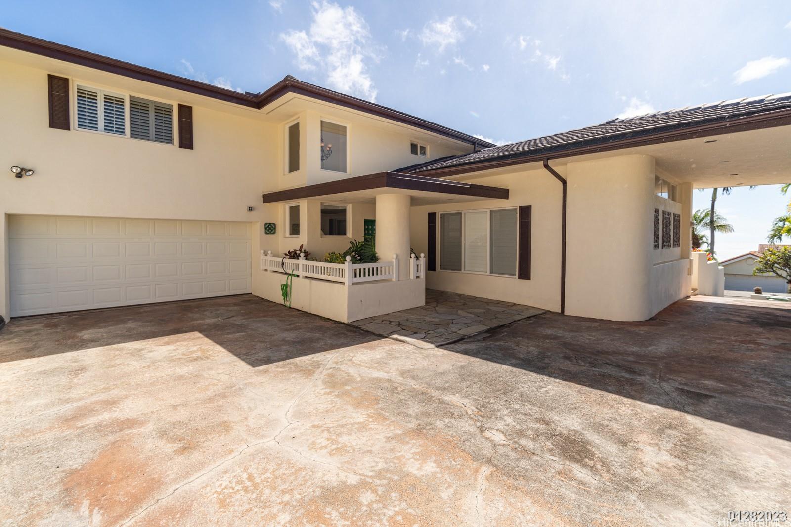 824 Ikena Circle Honolulu, HI 96821 - Photo 4 of 25 a front view of a house with entryway