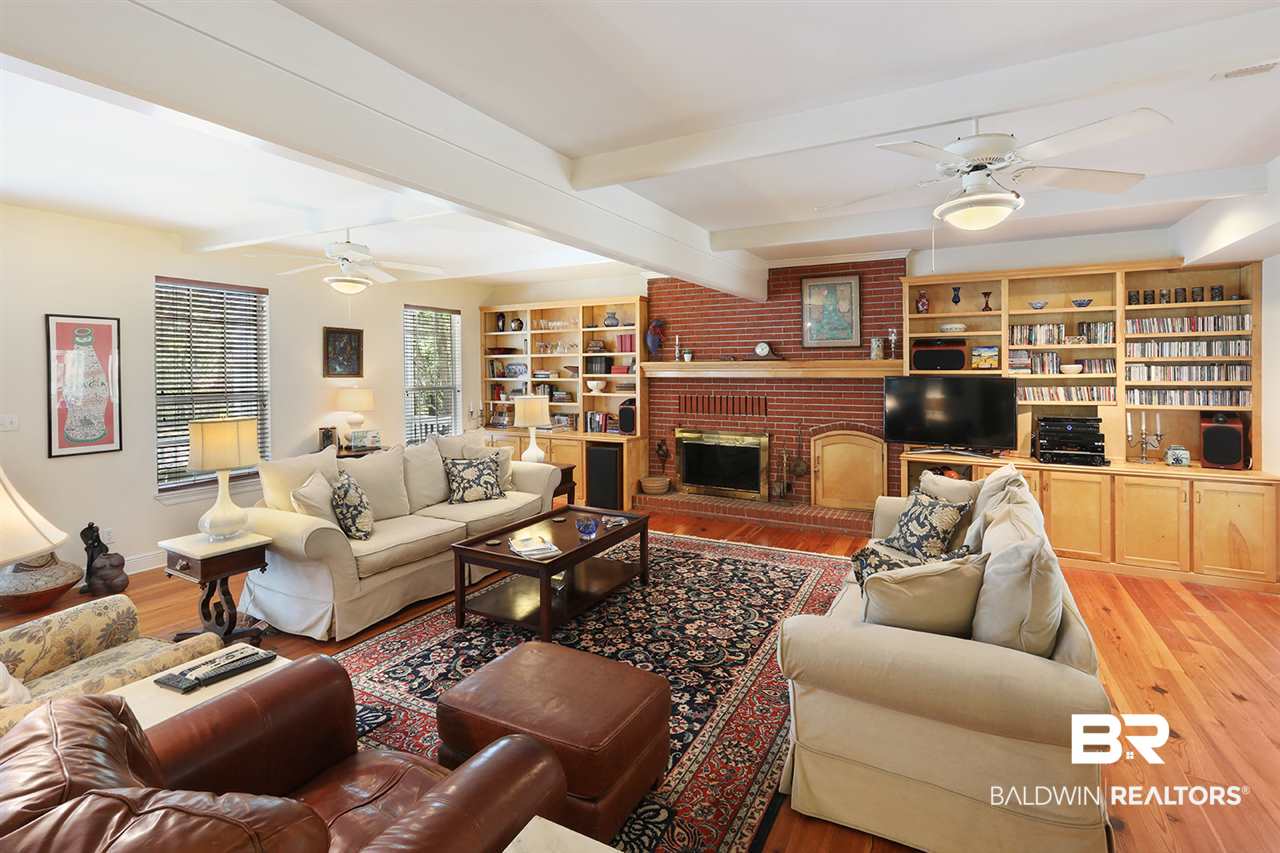 9721 Hildreth Drive Elberta, AL 36530 - Photo 4 of 30 Living Room
