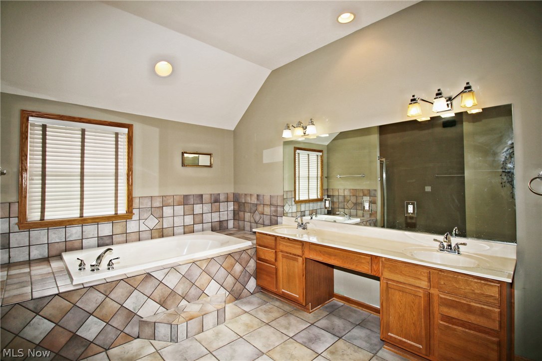 4240 Ridgewood Road Akron, OH 44321 - Photo 20 of 33
