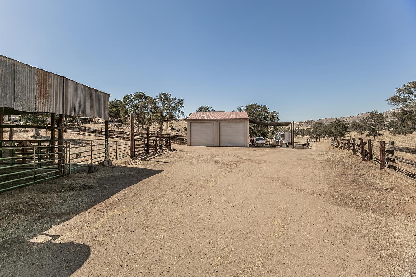 22085 Watts Valley Road Sanger, CA 93657 - Photo 53 of 98