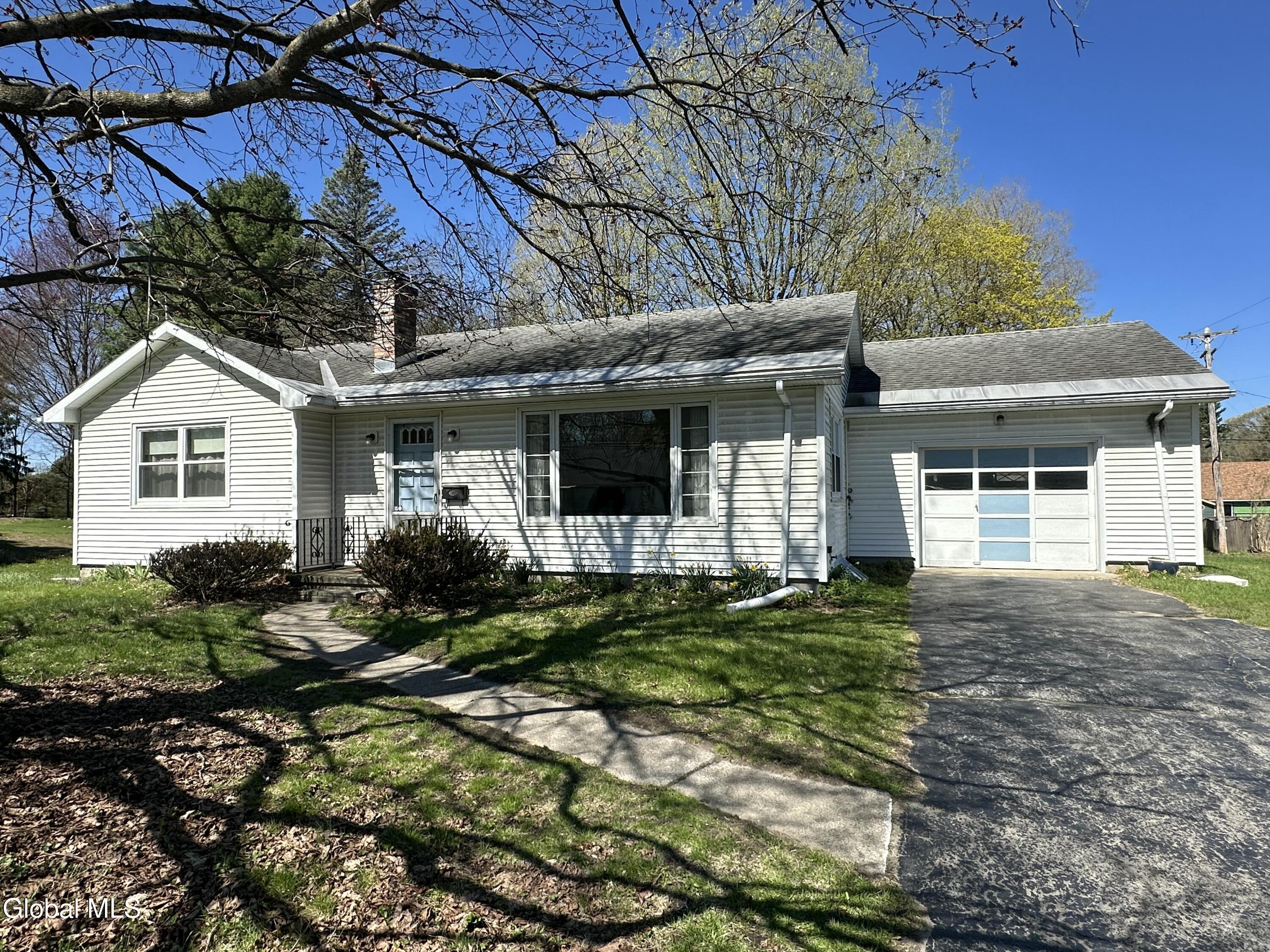 427 Ridge Road Queensbury, NY 12804 - Photo 10 of 34 IMG_2546