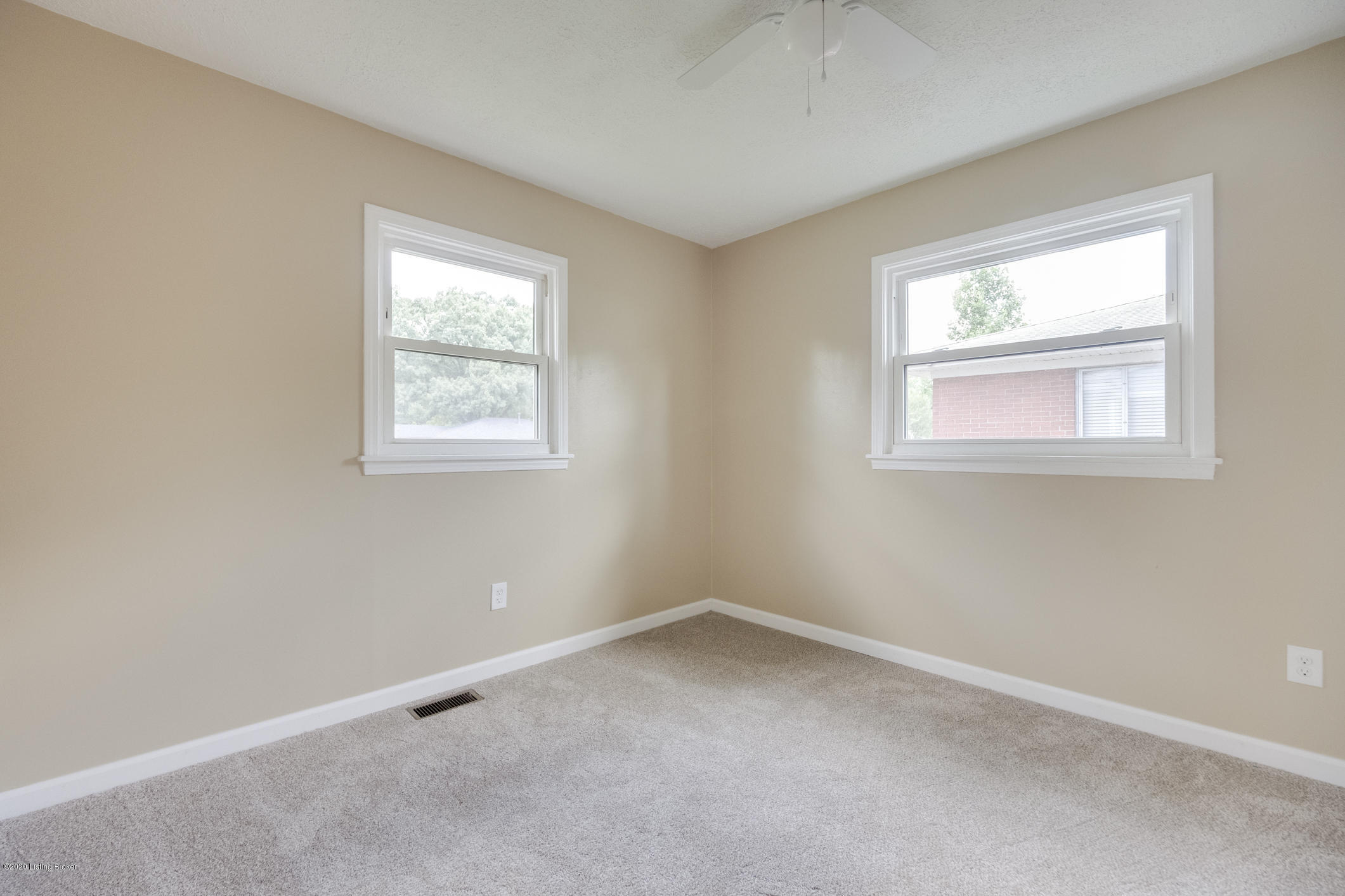 3127 Talisman Road Louisville, KY 40220 - Photo 13 of 28 3127 Talisman Rd-1021