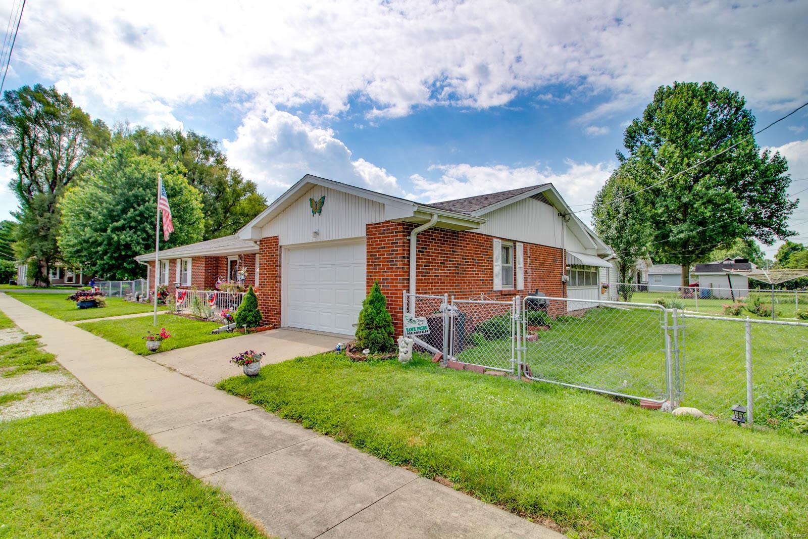 309 Maple Carrollton, IL 62016 - Photo 1 of 40 Gallery Image 1