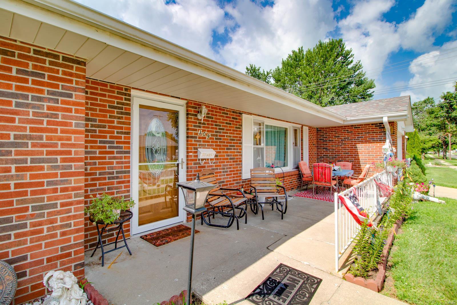 309 Maple Carrollton, IL 62016 - Photo 2 of 40 Gallery Image 2