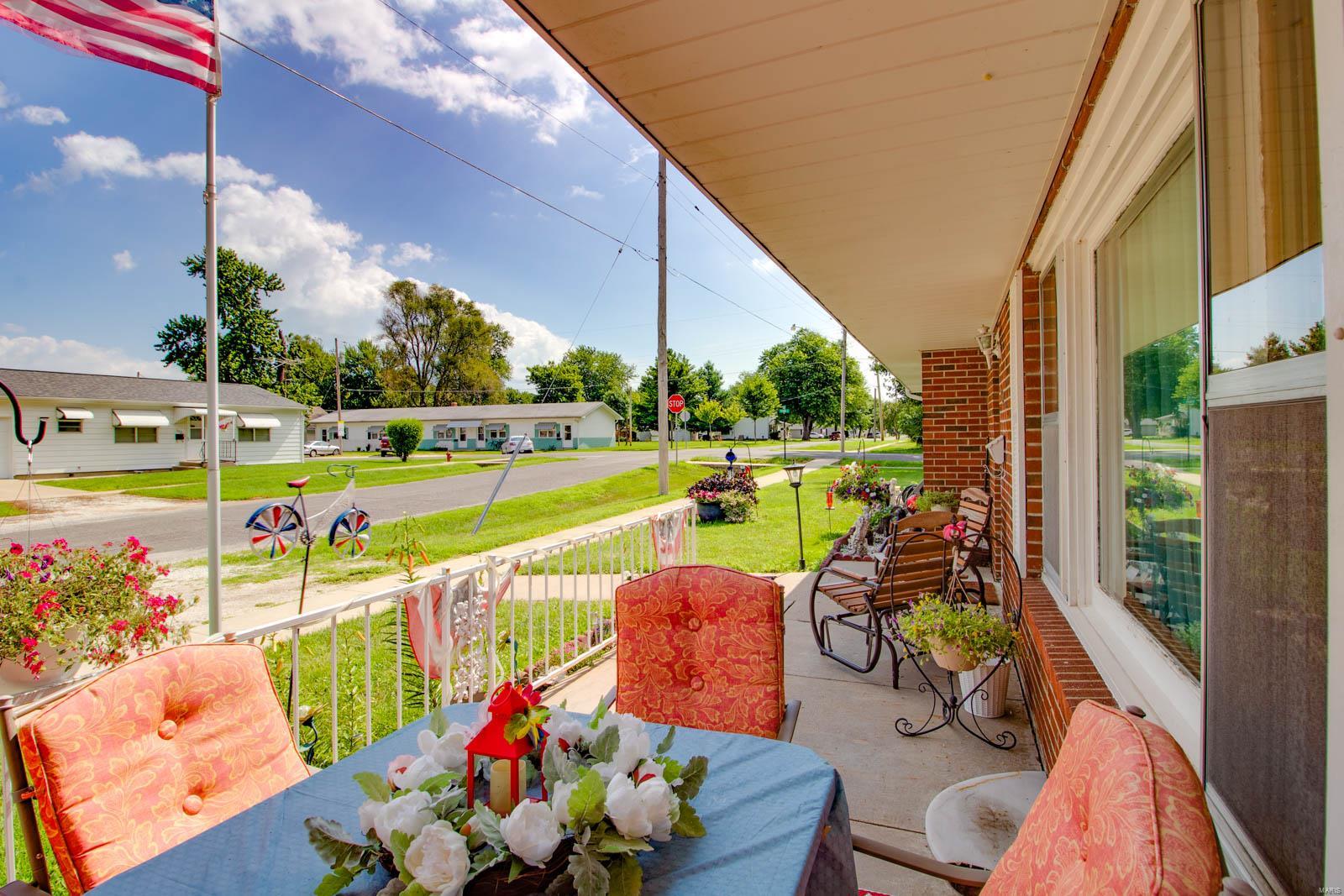 309 Maple Carrollton, IL 62016 - Photo 3 of 40 Gallery Image 3