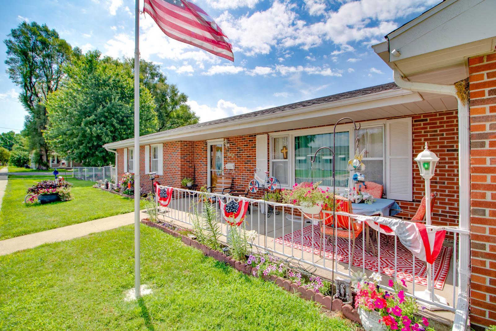 309 Maple Carrollton, IL 62016 - Photo 4 of 40 Gallery Image 4