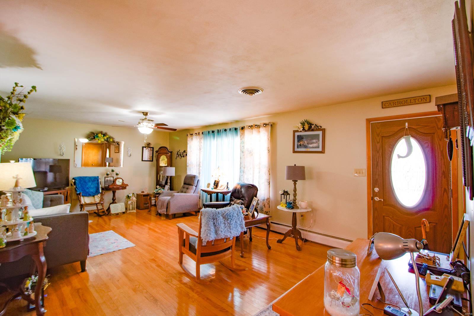 309 Maple Carrollton, IL 62016 - Photo 5 of 40 Gallery Image 5