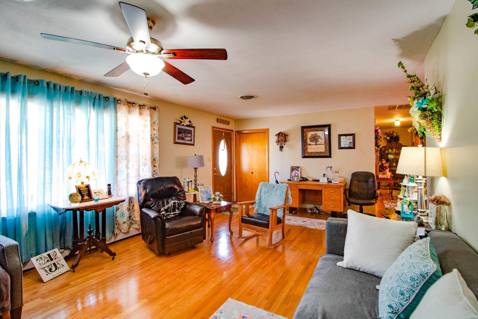 309 Maple Carrollton, IL 62016 - Photo 6 of 40 Gallery Image 6