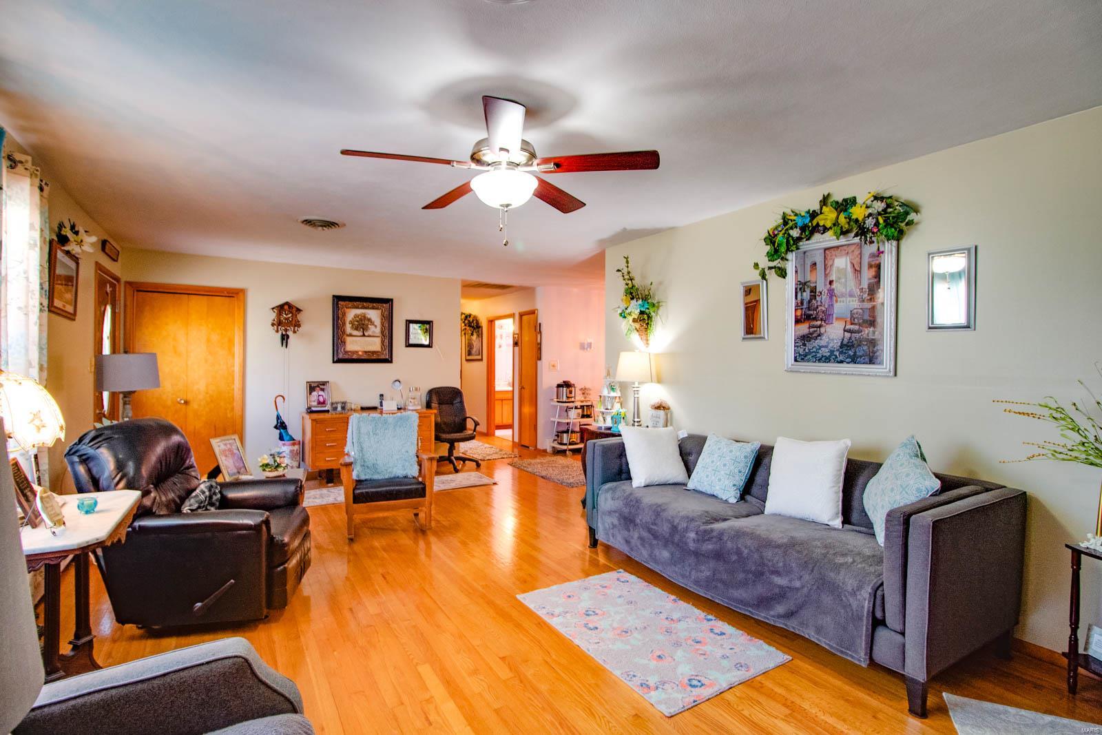 309 Maple Carrollton, IL 62016 - Photo 7 of 40 Gallery Image 7