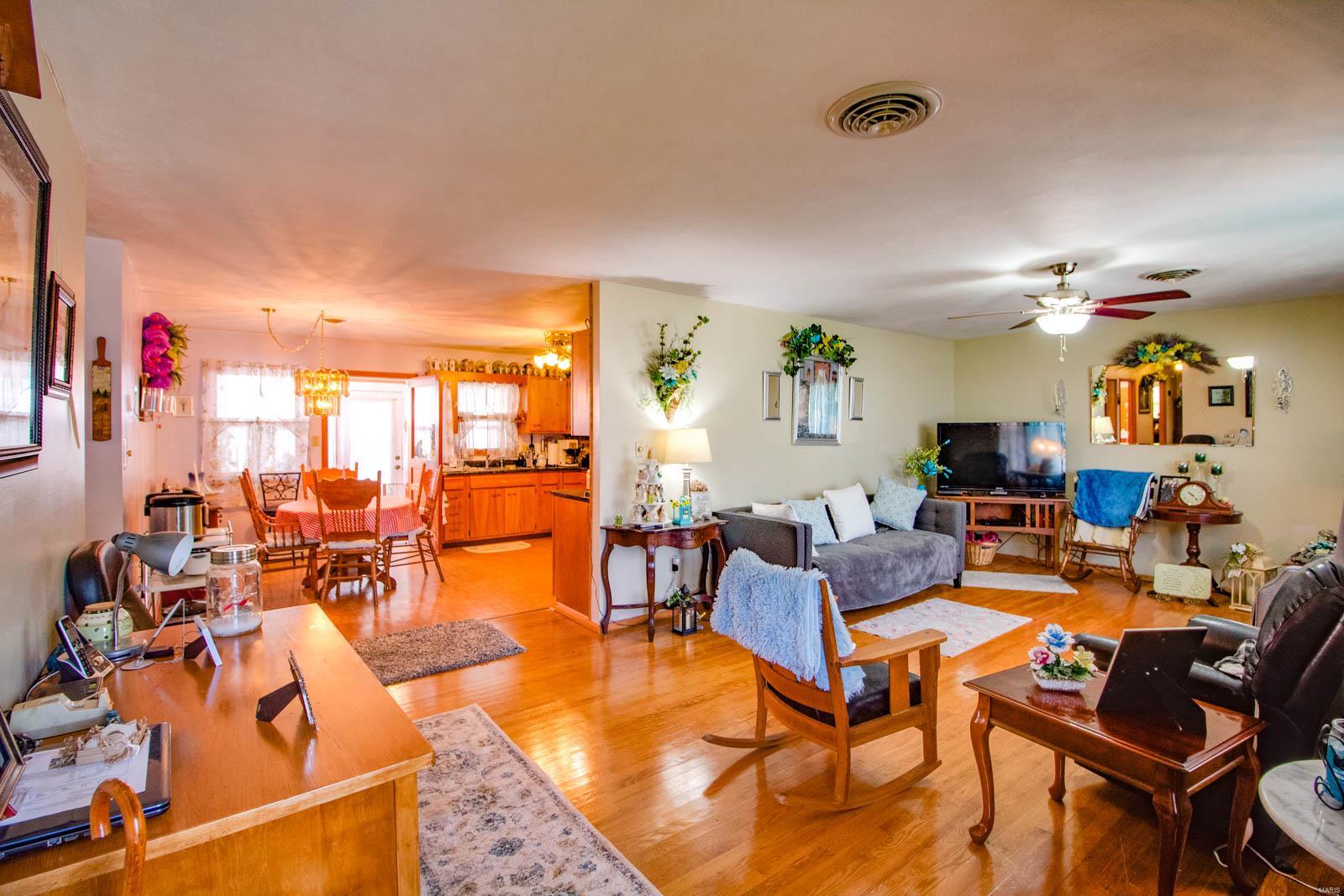 309 Maple Carrollton, IL 62016 - Photo 8 of 40 Gallery Image 8