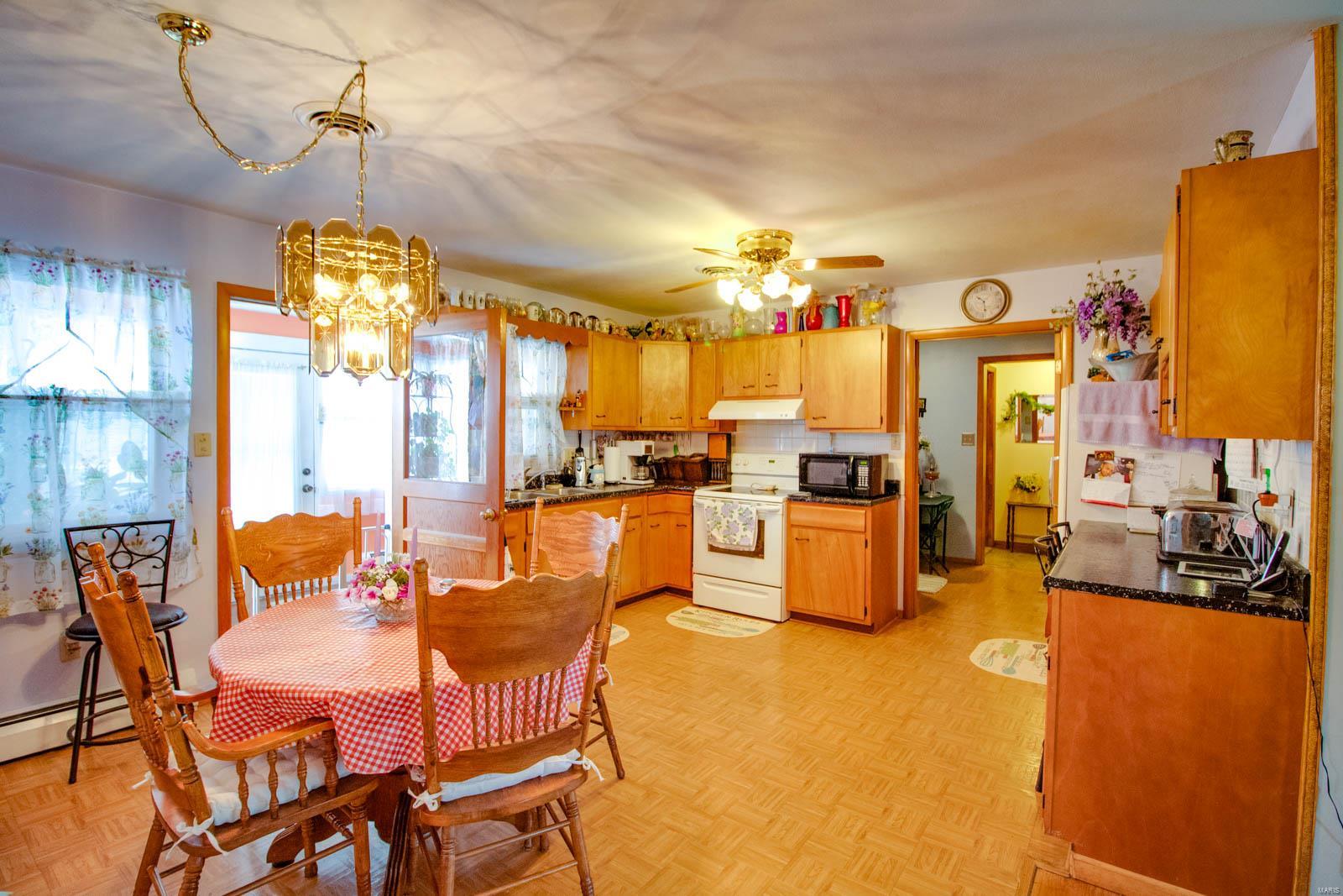 309 Maple Carrollton, IL 62016 - Photo 9 of 40 Gallery Image 9