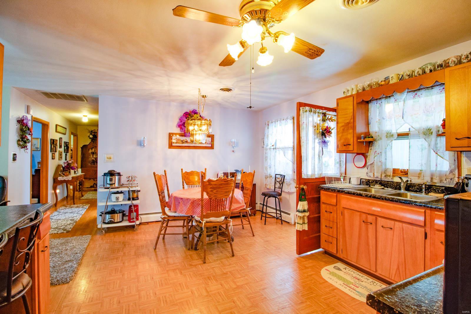 309 Maple Carrollton, IL 62016 - Photo 10 of 40 Gallery Image 10